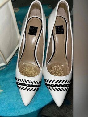 White House Black Market Olivia Whipstitch highheel pumps Like New worn 1x sz 6m
